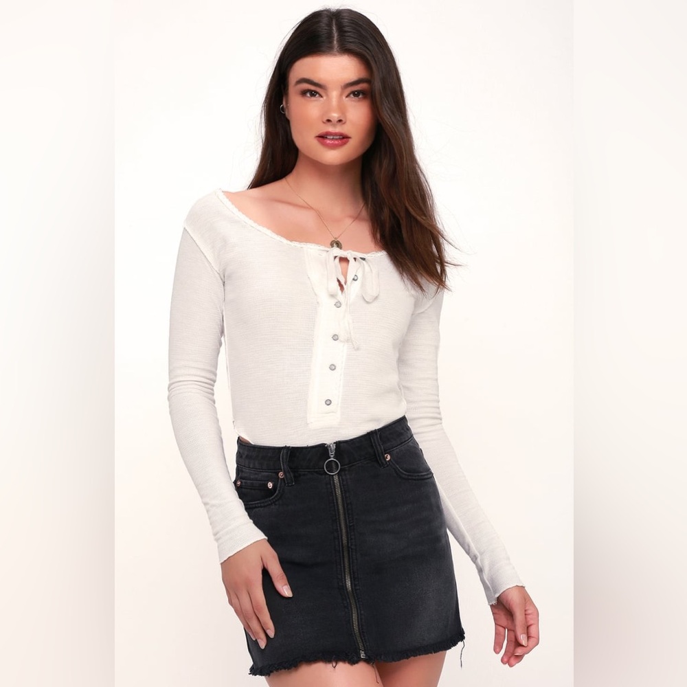 Free People Zip It Up Washed Black Distressed Denim Mini Skirt 26 - Picture 2 of 9